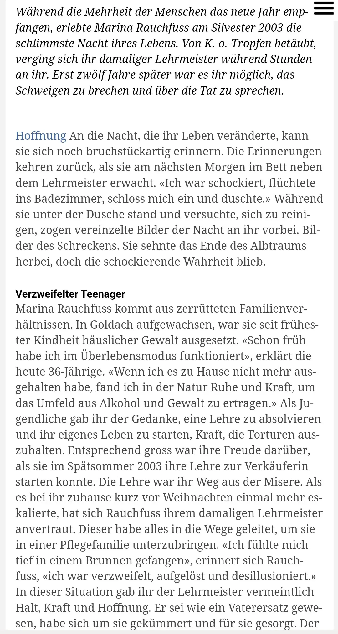 Auf einem Tisch ist das Kursbuch und die sieben verschiedenen Heilsteine
