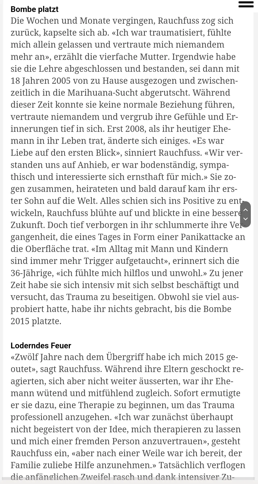 Auf einem Tisch ist das Kursbuch und die sieben verschiedenen Heilsteine